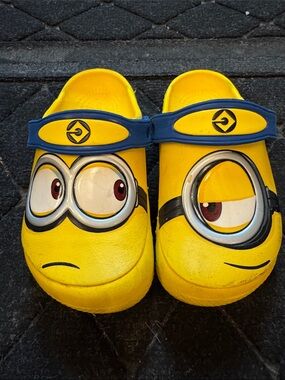 CROCS Kids Minions Yellow Slip-On Clogs with Navy Strap